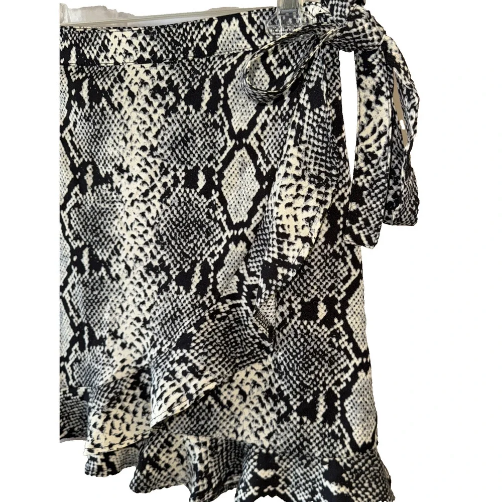 Nasty Gal Snake Yourself At Home Print Wrap Mini Skirt Size US 0